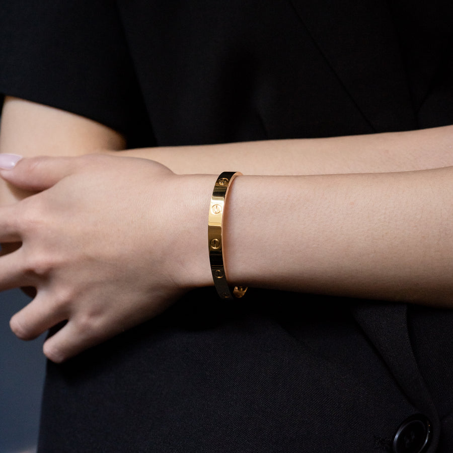 กำไลข้อมือ Cartier Love Bracelet 18K Yellow Gold Size 19# (Used) #vrca 1009