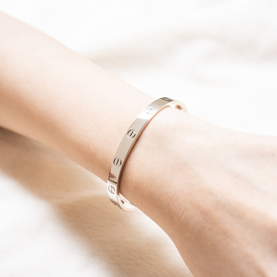 กำไลข้อมือ Cartier Love Bracelet 18K White Gold Size 18# (Used) #vrca 0950