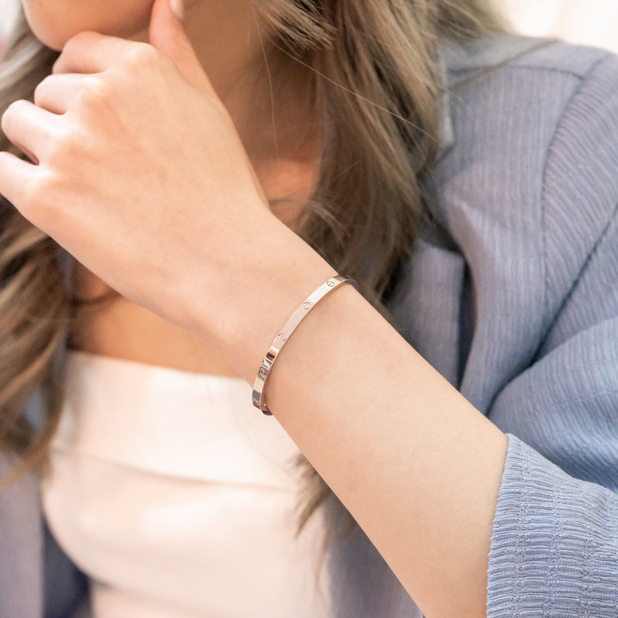 **Hold k.coke** กำไลข้อมือ Cartier Love Bracelet small model 18K White Gold Size 15# (Used) #vrcab 7145
