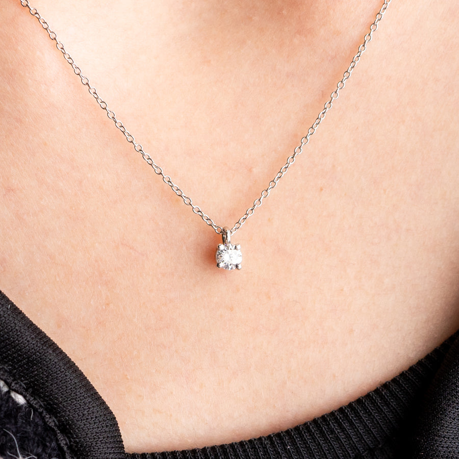 สร้อยและจี้ Tiffany & Co. Solitaire Diamond Pendant, 0.22ct G VVS2 Platinum950 Size 16"# (Used) #vrtinlim 4710