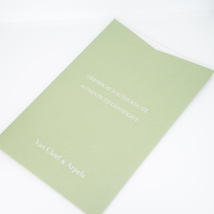 สร้อยและจี้ Van Cleef & Arpels Vintage Alhambra pendant, Green Celadon from the 2022 Holiday Collection 18K White Gold Size 37-41cm.# (Used) #vrvanl 7660