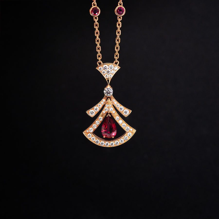 สร้อยและจี้ Bvlgari Divas' Dream openwork necklace set with a pear-shaped ruby, round brilliant-cut rubies, a round brilliant-cut diamond and pavé diamonds #T1 18K Rose Gold Size 16-17"# (Used) #vrbv 0590