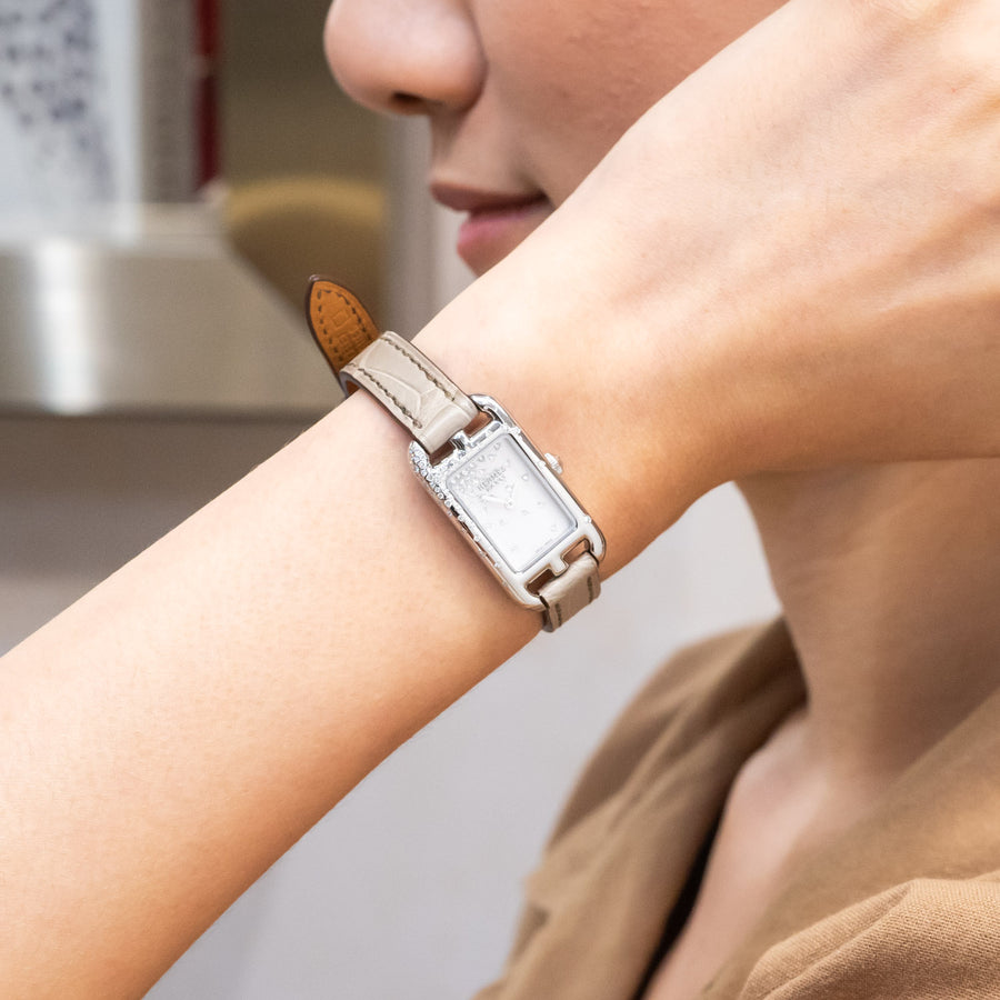 นาฬิกา Hermes Nantucket Jeté de Diamants watch, Alligator leather, Diamonds Stainless Steel Size&nbsp;17mm.# (Used) #vrhe 1066