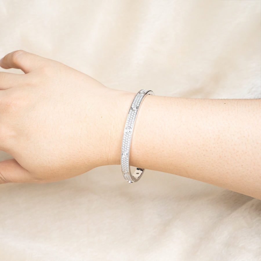 กำไลข้อมือ Cartier Love Bracelet, Diamond-Paved 18K White Gold Size 16# (Used) #vrcalrf 0919