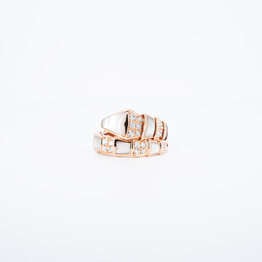 แหวน Bvlgari Serpenti Viper one-coil ring set with pavé diamonds and white mother-of-pearl elements 18K Rose Gold Size M# (Used) #vrbv 0912