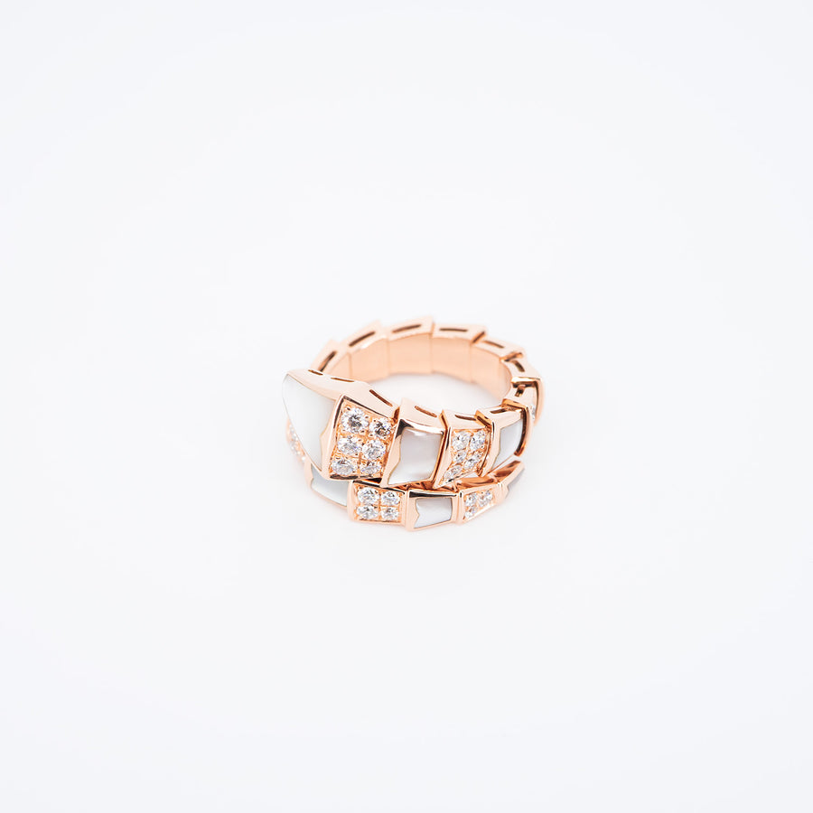 แหวน Bvlgari Serpenti Viper one-coil ring set with pavé diamonds and white mother-of-pearl elements 18K Rose Gold Size M# (Used) #vrbv 0912