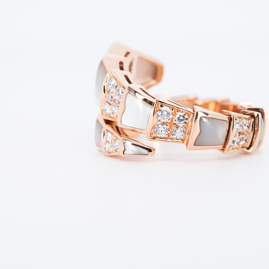 แหวน Bvlgari Serpenti Viper one-coil ring set with pavé diamonds and white mother-of-pearl elements 18K Rose Gold Size M# (Used) #vrbv 0912