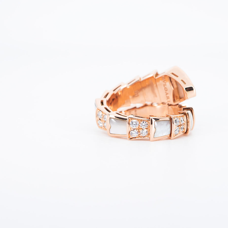 แหวน Bvlgari Serpenti Viper one-coil ring set with pavé diamonds and white mother-of-pearl elements 18K Rose Gold Size M# (Used) #vrbv 0912