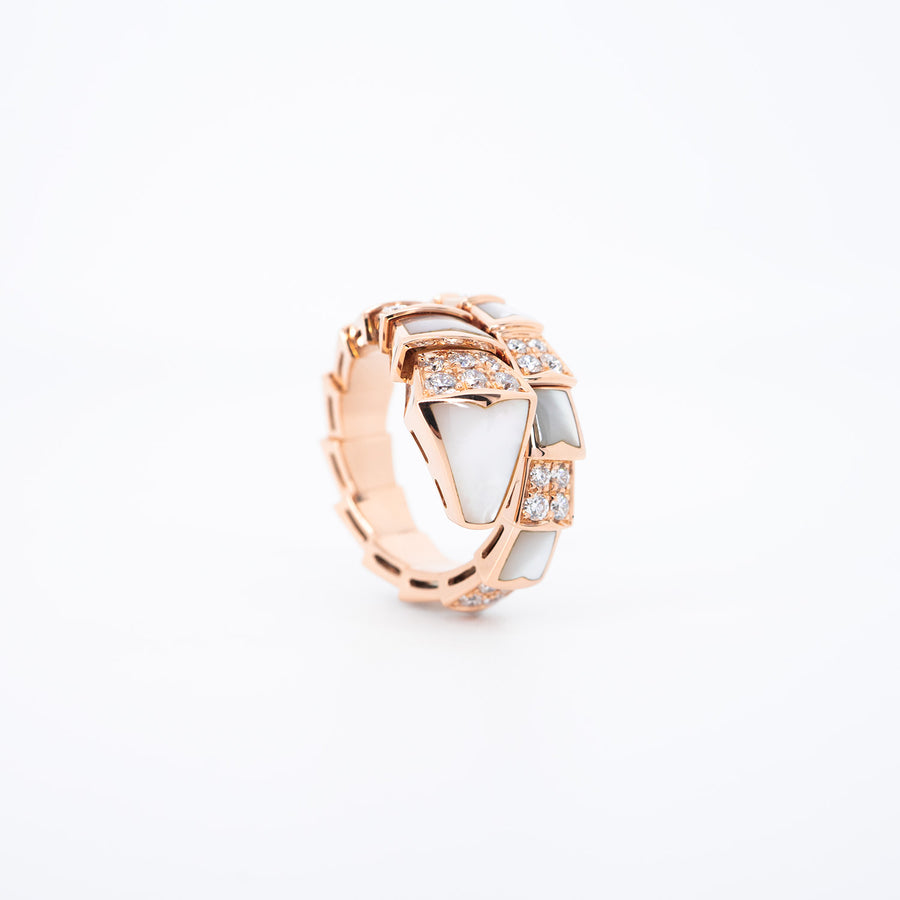 แหวน Bvlgari Serpenti Viper one-coil ring set with pavé diamonds and white mother-of-pearl elements 18K Rose Gold Size M# (Used) #vrbv 0912