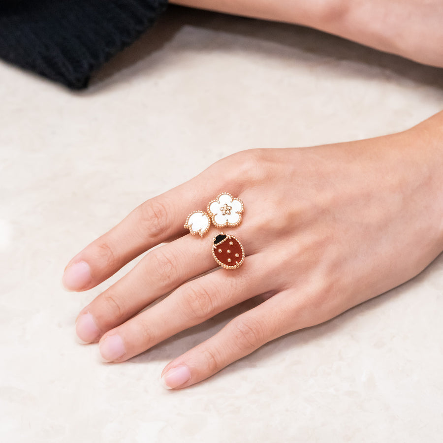 แหวน Van Cleef & Arpels Lucky Spring Between the Finger ring, Carnelian, Mother-of-pearl, Onyx 18K Rose Gold Size 51# (Used) #vrva 0842