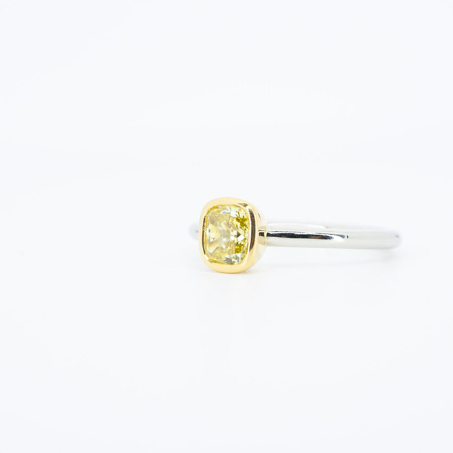 แหวน Tiffany & Co. Bezet Fancy Intense Yellow diamond 0.54ct Ring Platinum950 Size 47# (Used) #vrtir 6697