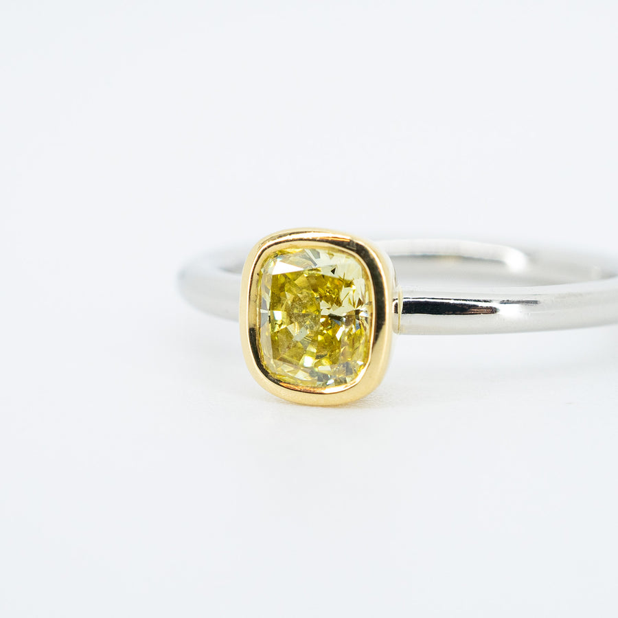 แหวน Tiffany & Co. Bezet Fancy Intense Yellow diamond 0.54ct Ring Platinum950 Size 47# (Used) #vrtir 6697