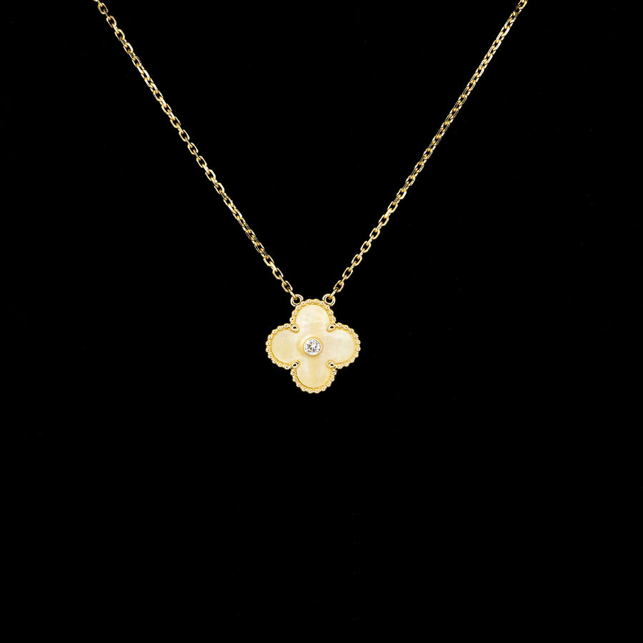 สร้อยและจี้ Van Cleef & Arpels Vintage Alhambra pendant, Mother-of-pearl from the 2018 Holiday collection 18K Yellow Gold Size 37-41.5cm.# (Used) #vrvanl 6701