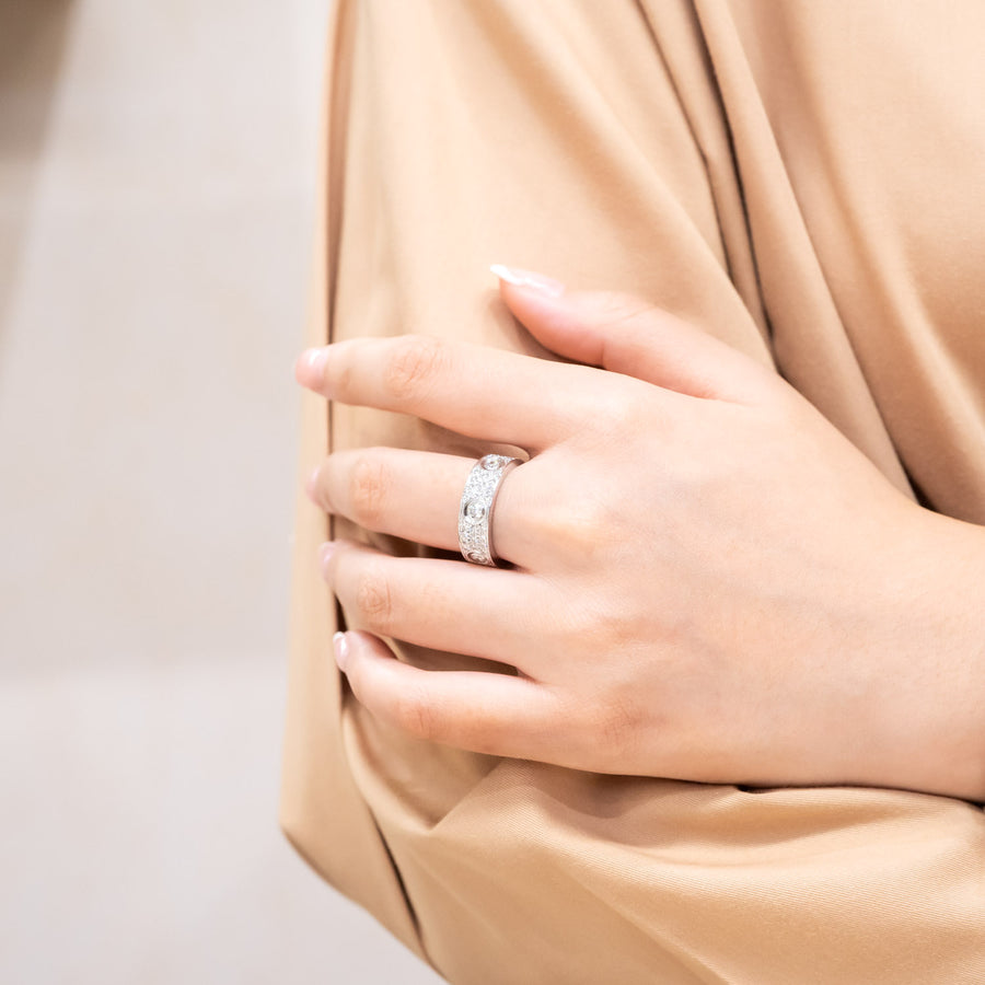 แหวน Cartier Love ring, classic model, paved, 6 diamonds 18K White Gold Size 58# (Used) #vrcarHIT 7311