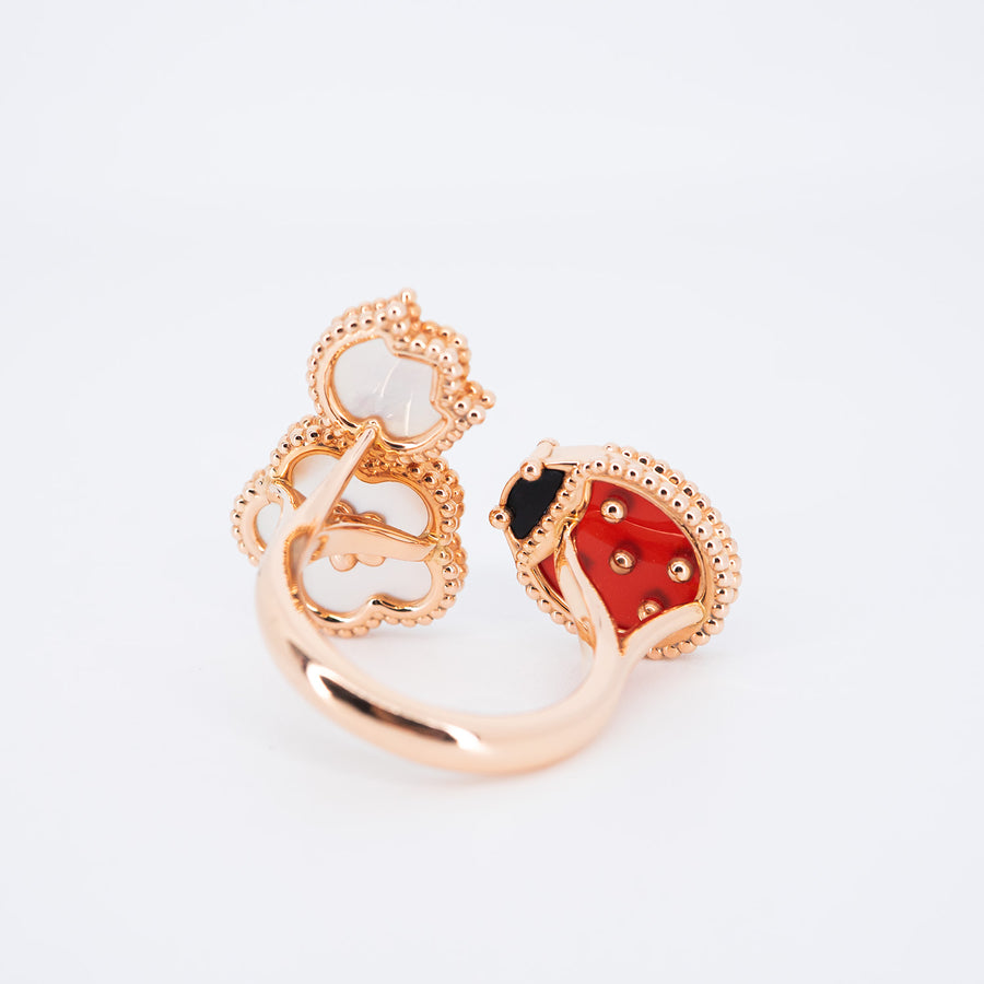 แหวน Van Cleef & Arpels Lucky Spring Between the Finger ring, Carnelian, Mother-of-pearl, Onyx 18K Rose Gold Size 51# (Used) #vrva 0842
