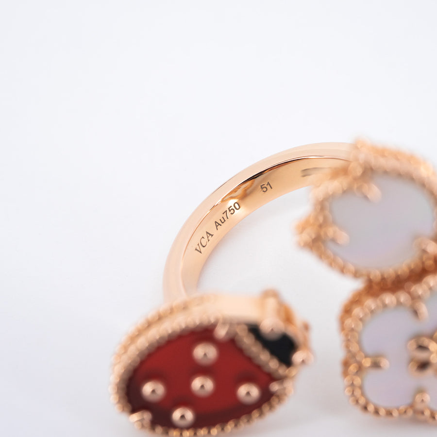 แหวน Van Cleef & Arpels Lucky Spring Between the Finger ring, Carnelian, Mother-of-pearl, Onyx 18K Rose Gold Size 51# (Used) #vrva 0842