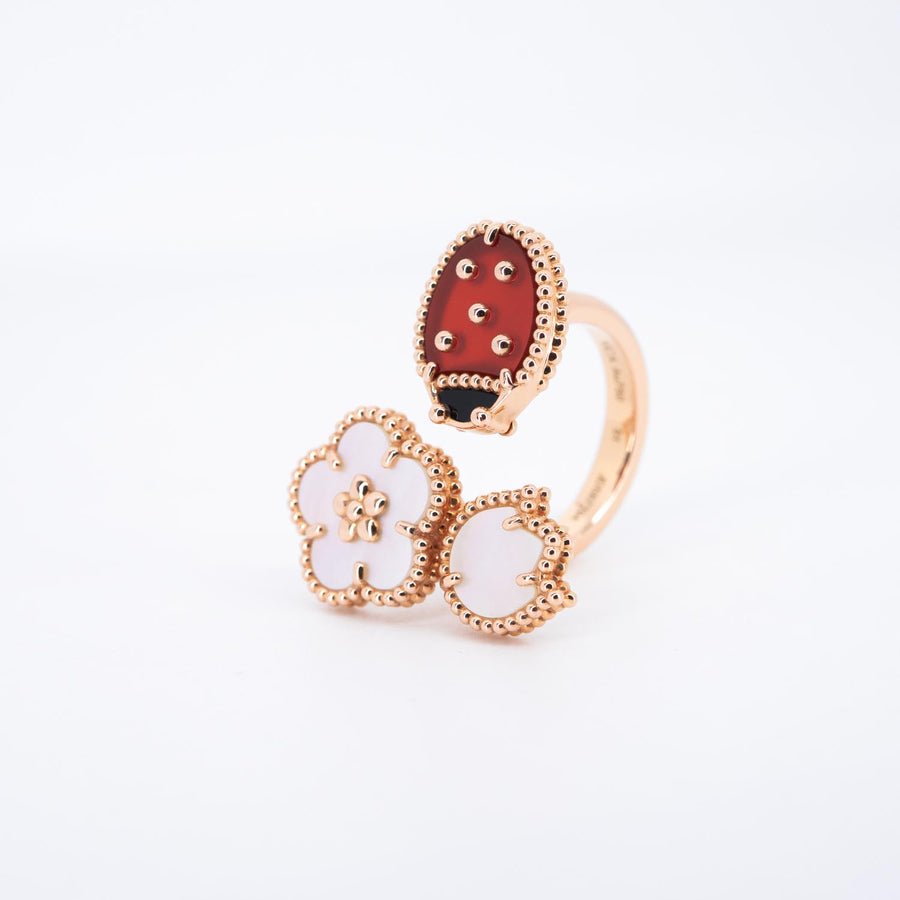 แหวน Van Cleef & Arpels Lucky Spring Between the Finger ring, Carnelian, Mother-of-pearl, Onyx 18K Rose Gold Size 51# (Used) #vrva 0842