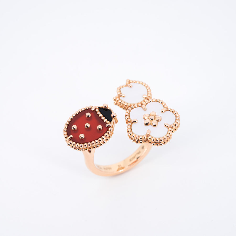แหวน Van Cleef & Arpels Lucky Spring Between the Finger ring, Carnelian, Mother-of-pearl, Onyx 18K Rose Gold Size 51# (Used) #vrva 0842