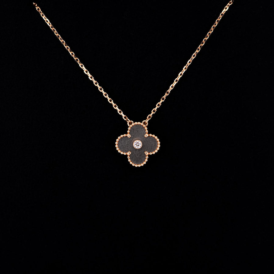 สร้อยและจี้ Van Cleef & Arpels Vintage Alhambra pendant, Obsidian from the 2023 Holiday collection 18K Rose Gold Size 37-41.5cm.# (Used) #vrvanl 7080