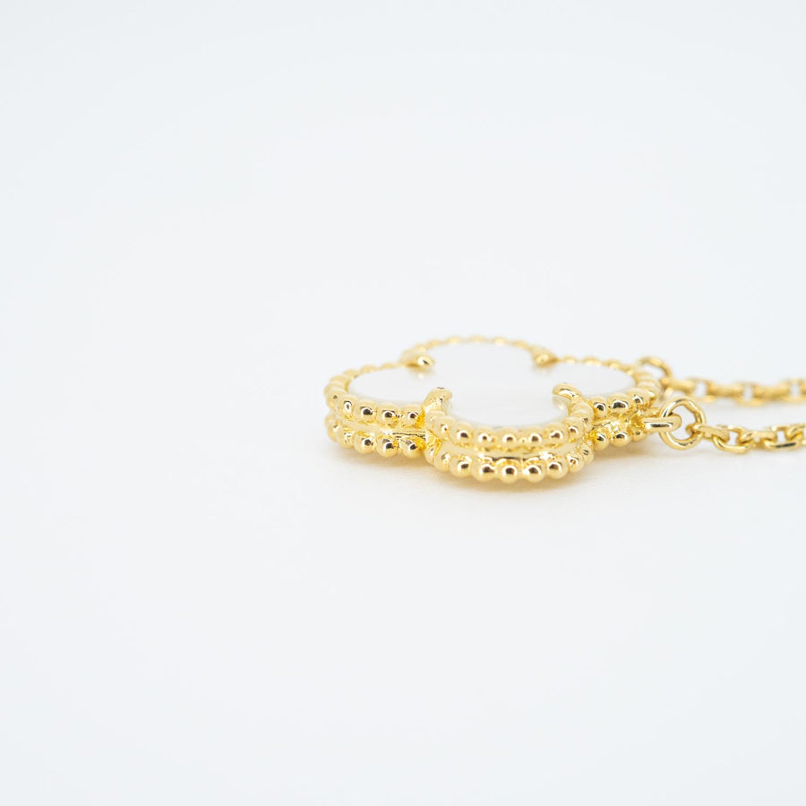 สร้อยและจี้ Van Cleef & Arpels Vintage Alhambra pendant, Mother-of-pearl 18K Yellow Gold Size 37-41.5cm.# (Used) #vrvanl 7085