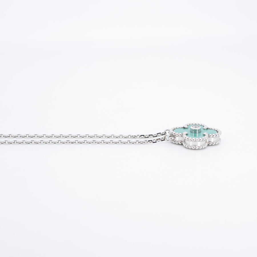 สร้อยและจี้ Van Cleef & Arpels Vintage Alhambra pendant, Green Celadon from the 2022 Holiday Collection 18K White Gold Size 37-41cm.# (Used) #vrvanl 7660