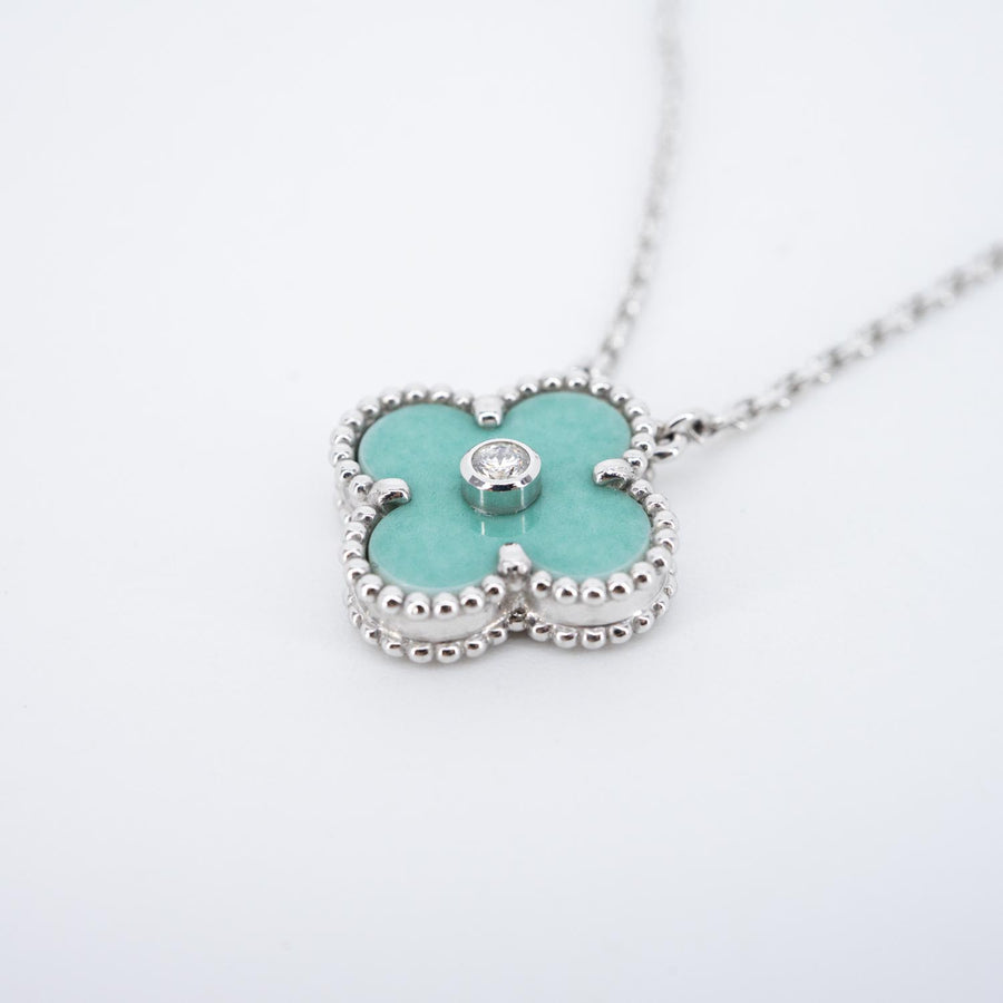 สร้อยและจี้ Van Cleef & Arpels Vintage Alhambra pendant, Green Celadon from the 2022 Holiday Collection 18K White Gold Size 37-41cm.# (Used) #vrvanl 7660