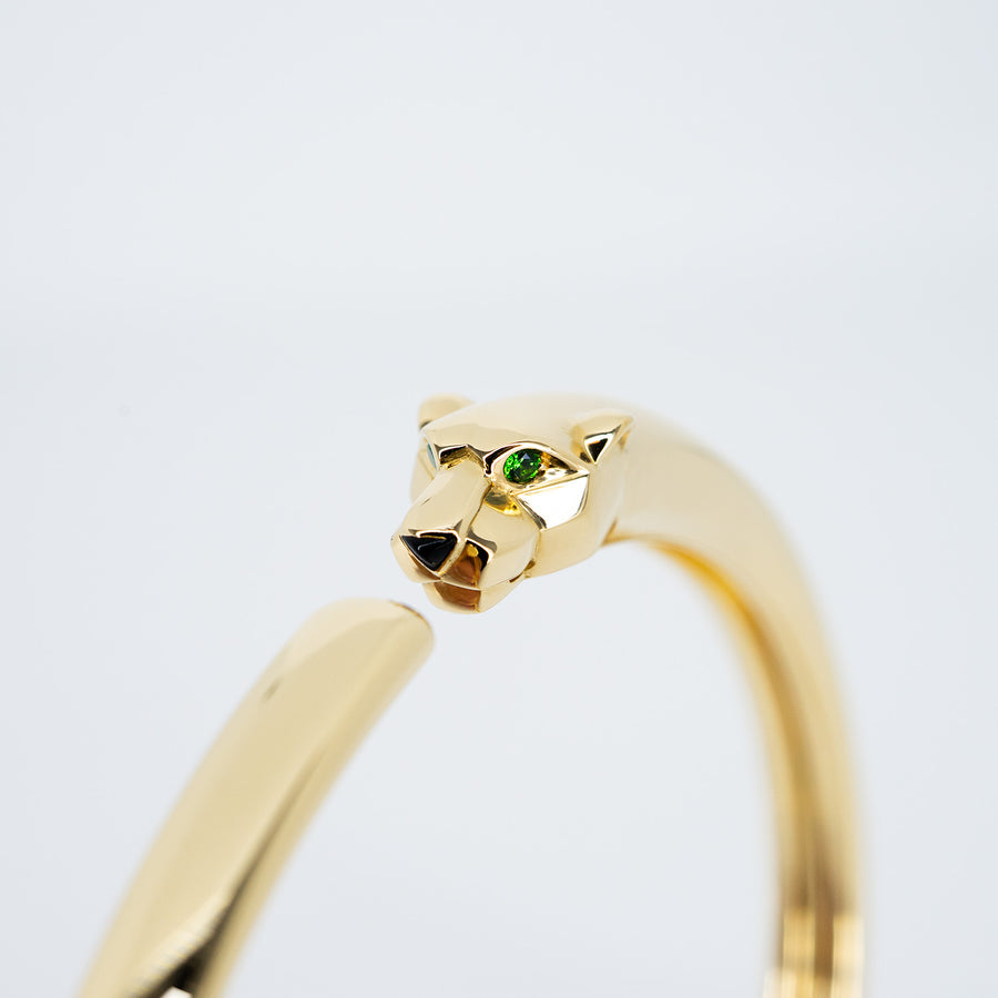 กำไลข้อมือ Cartier Panthere de Cartier bracelet, onyx, set with 2 tsavorite garnets 18K Yellow Gold Size 17# (Used) #vrcab 7303