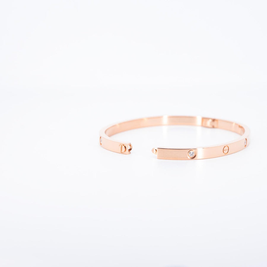 กำไลข้อมือ Cartier Love Bracelet, Small Model, 6 Diamonds 18K Rose Gold Size 15# (Used) #vrca 0943