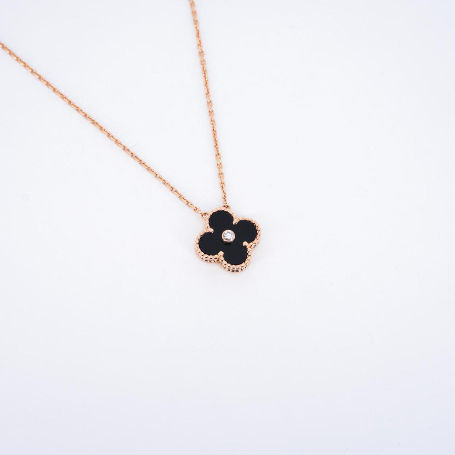 vrvanl 7448 24/09/25 Van Cleef &amp; Arpels Alhambra Holiday Pendant Necklace 2016 with Onyx, Diamonds, Limited Edition pg JE722152 10 DEC 2016 กล่องและการ์ด #T3