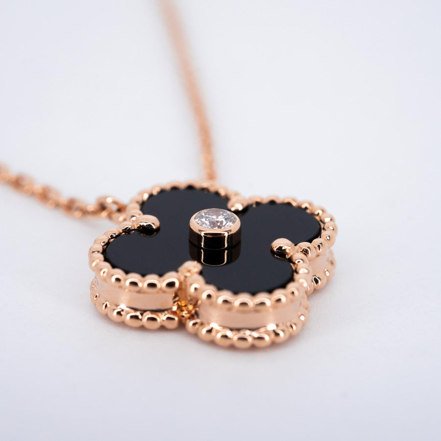 vrvanl 7448 24/09/25 Van Cleef &amp; Arpels Alhambra Holiday Pendant Necklace 2016 with Onyx, Diamonds, Limited Edition pg JE722152 10 DEC 2016 กล่องและการ์ด #T3