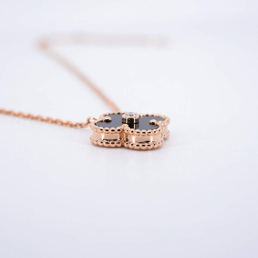 vrvanl 7448 24/09/25 Van Cleef &amp; Arpels Alhambra Holiday Pendant Necklace 2016 with Onyx, Diamonds, Limited Edition pg JE722152 10 DEC 2016 กล่องและการ์ด #T3