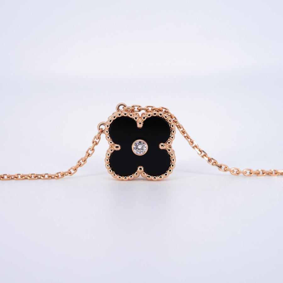 vrvanl 7448 24/09/25 Van Cleef &amp; Arpels Alhambra Holiday Pendant Necklace 2016 with Onyx, Diamonds, Limited Edition pg JE722152 10 DEC 2016 กล่องและการ์ด #T3