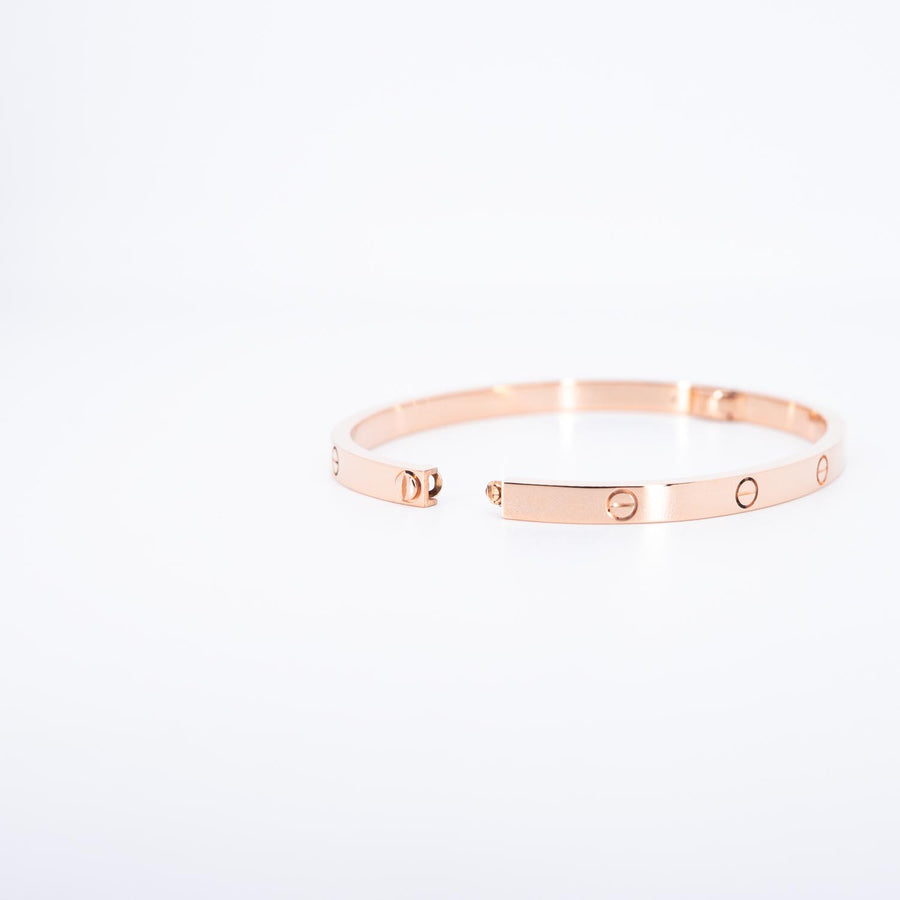 กำไลข้อมือ Cartier Love Bracelet, Small Model 18K Rose Gold Size 15# (Used) #vrcab 7438