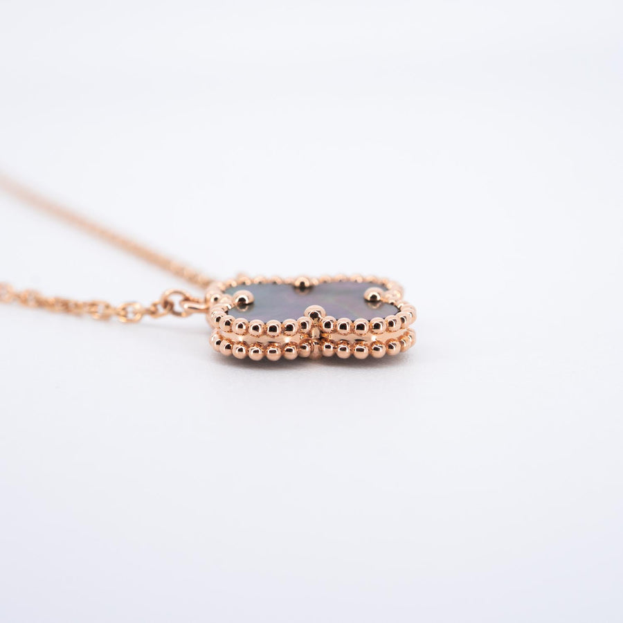 สร้อยและจี้ Van Cleef & Arpels Vintage Alhambra pendant, Mother-of-pearl 18K Rose Gold Size 36-40cm.# (Used) #vrvanl 7465