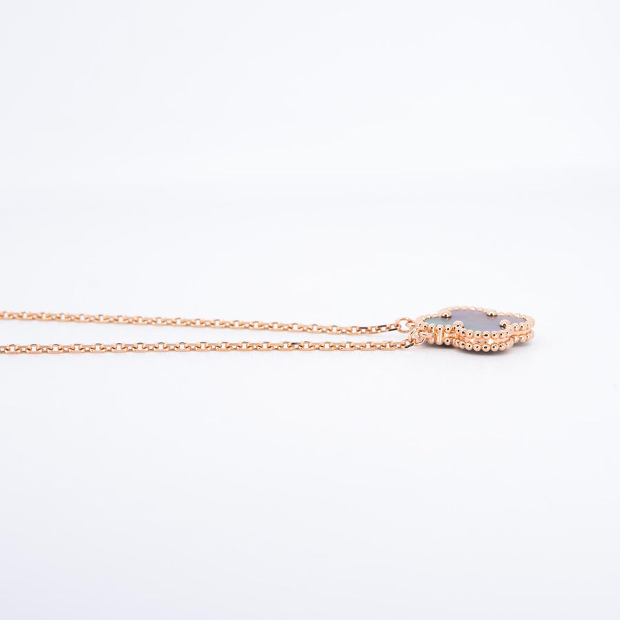 สร้อยและจี้ Van Cleef & Arpels Vintage Alhambra pendant, Mother-of-pearl 18K Rose Gold Size 36-40cm.# (Used) #vrvanl 7465