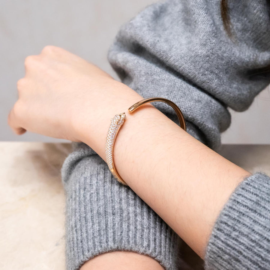 กำไลข้อมือ Cartier Panthere de Cartier bracelet, small model, half-paved 18K Rose Gold Size 17# (Used) #vrcaHIT 0992