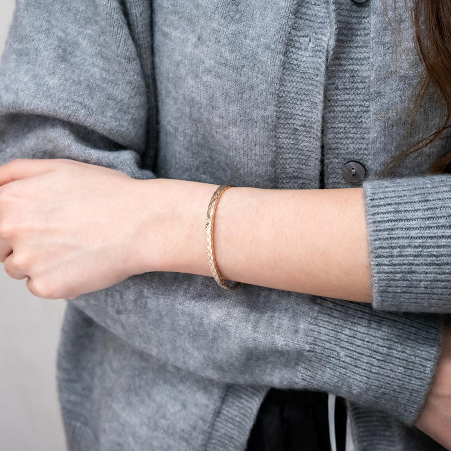 กำไลข้อมือ Chanel Coco Crush Cuff Bracelets Beige Gold Size S (16cm.)# (Used) #vrchb 7496