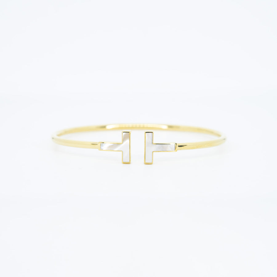**Hold k.Bhanu Patr Bunnag** กำไลข้อมือ Tiffany & Co. Tiffany T Wire Bracelet, Mother-of-pearl 18K Yellow Gold Size M# (Used) #vrtib 7510