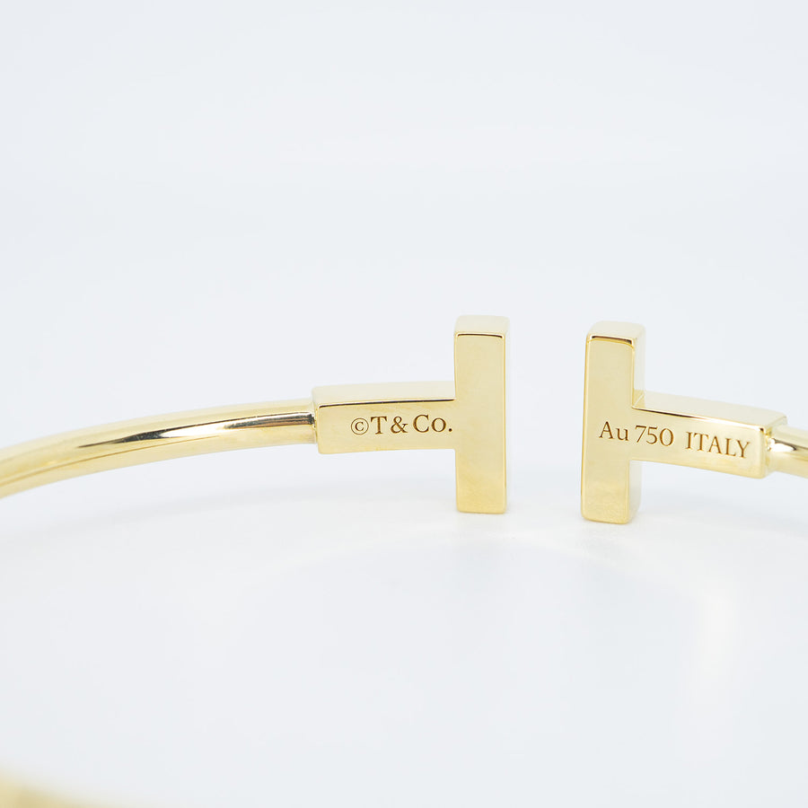 **Hold k.Bhanu Patr Bunnag** กำไลข้อมือ Tiffany & Co. Tiffany T Wire Bracelet, Mother-of-pearl 18K Yellow Gold Size M# (Used) #vrtib 7510