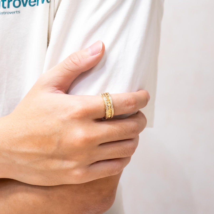 แหวน Bvlgari B.zero1 Rock one-band ring with studded spiral set with pavé diamonds on the edges 18K Yellow Gold Size 58# (Used) #vrbvrlrfHIT 7455