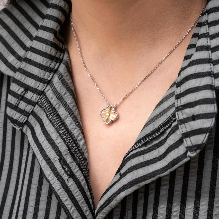 **Hold k.aom**สร้อยและจี้ Van Cleef & Arpels Limited Edition 2024 White & Rose Gold Guilloche Diamond Vintage Alhambra Holiday Pendant 18K Rose Gold Size 37-41.5cm.# (Used) #vrvanlHIT 7555