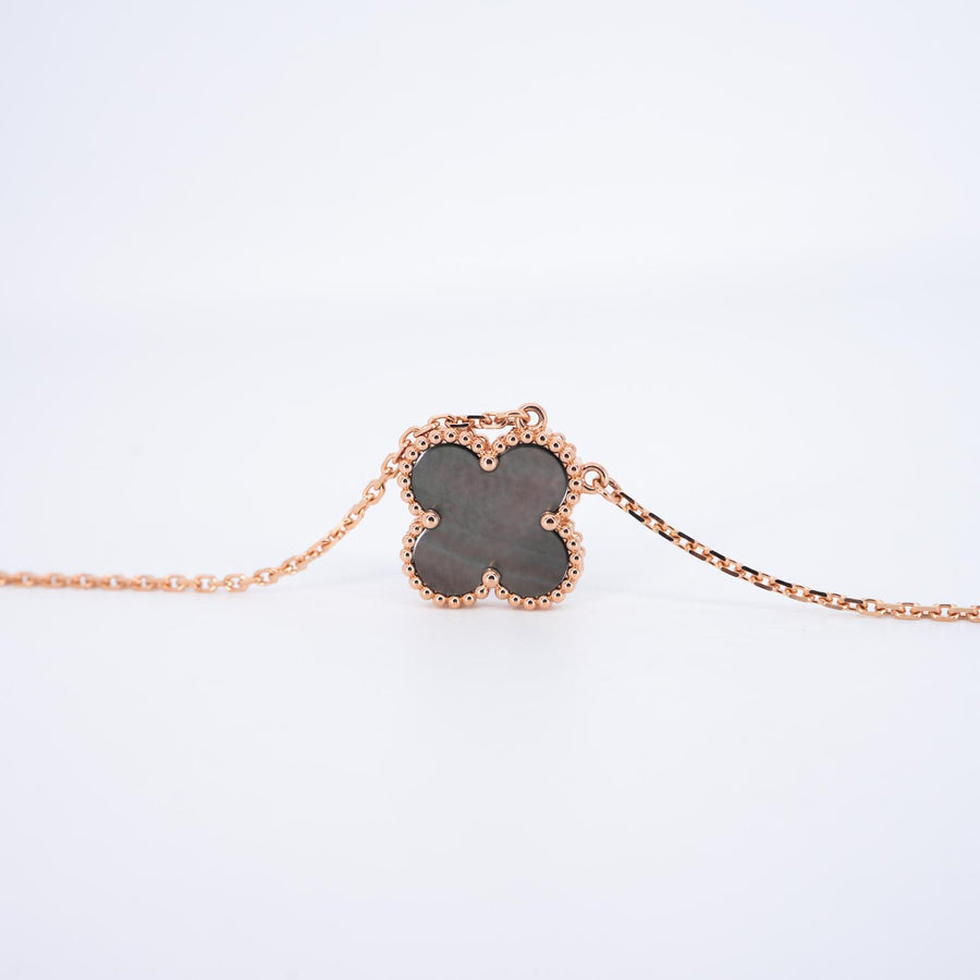 สร้อยและจี้ Van Cleef & Arpels Vintage Alhambra pendant with Mother-of-Pearl 18K Rose Gold Size 37-41.5cm.# (Used) #vrvanl 7565