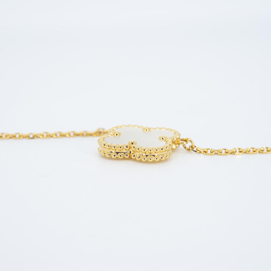 สร้อยและจี้ Van Cleef & Arpels Vintage Alhambra pendant with Mother-of-Pearl 18K Yellow Gold Size 37.5-42cm.# (Used) #vrvanl 7566