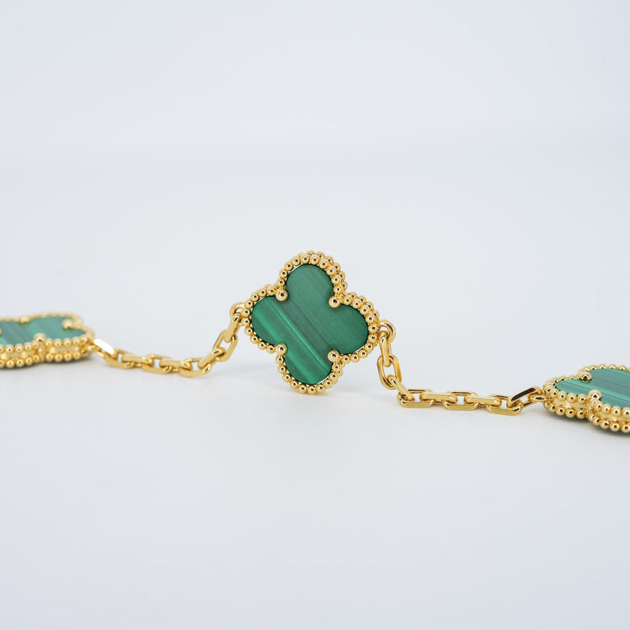 สร้อยข้อมือ Van Cleef & Arpels Vintage Alhambra Bracelet, 5 motifs, Malachite 18K Yellow Gold Size 18 cm.# (Used) #vrvab 7563