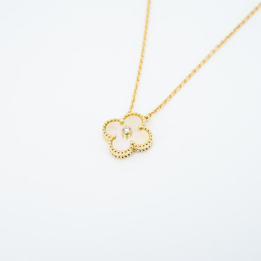 **Hold K.M**สร้อยและจี้ Van Cleef & Arpels Alhambra Holiday Pendant Necklace 2018 with Yellow Mother of Pearl and Diamonds 18K Yellow Gold Size 37-41.5cm.# (Used) #vrvanl 7569