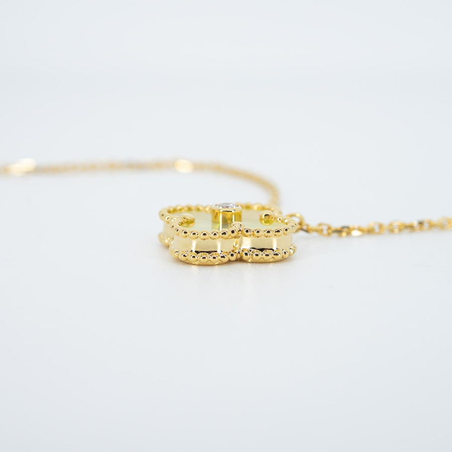 **Hold K.M**สร้อยและจี้ Van Cleef & Arpels Alhambra Holiday Pendant Necklace 2018 with Yellow Mother of Pearl and Diamonds 18K Yellow Gold Size 37-41.5cm.# (Used) #vrvanl 7569