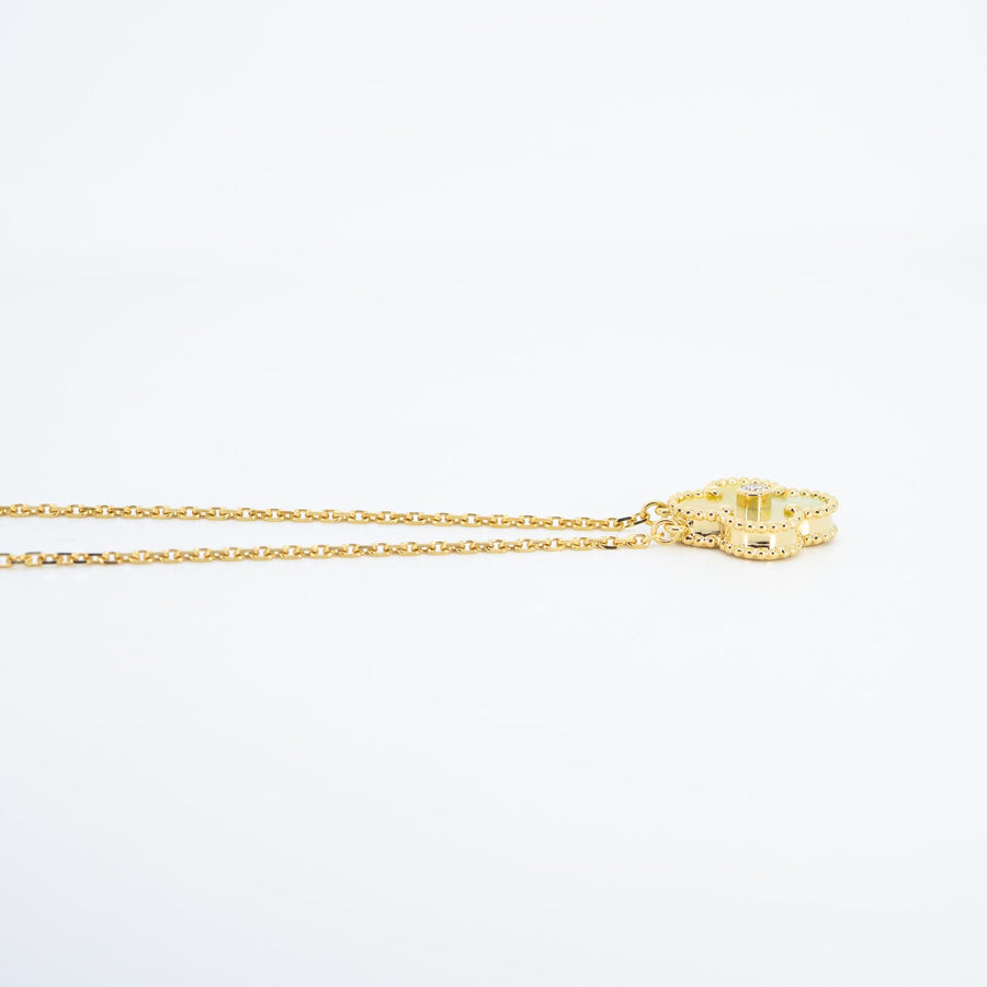 **Hold K.M**สร้อยและจี้ Van Cleef & Arpels Alhambra Holiday Pendant Necklace 2018 with Yellow Mother of Pearl and Diamonds 18K Yellow Gold Size 37-41.5cm.# (Used) #vrvanl 7569