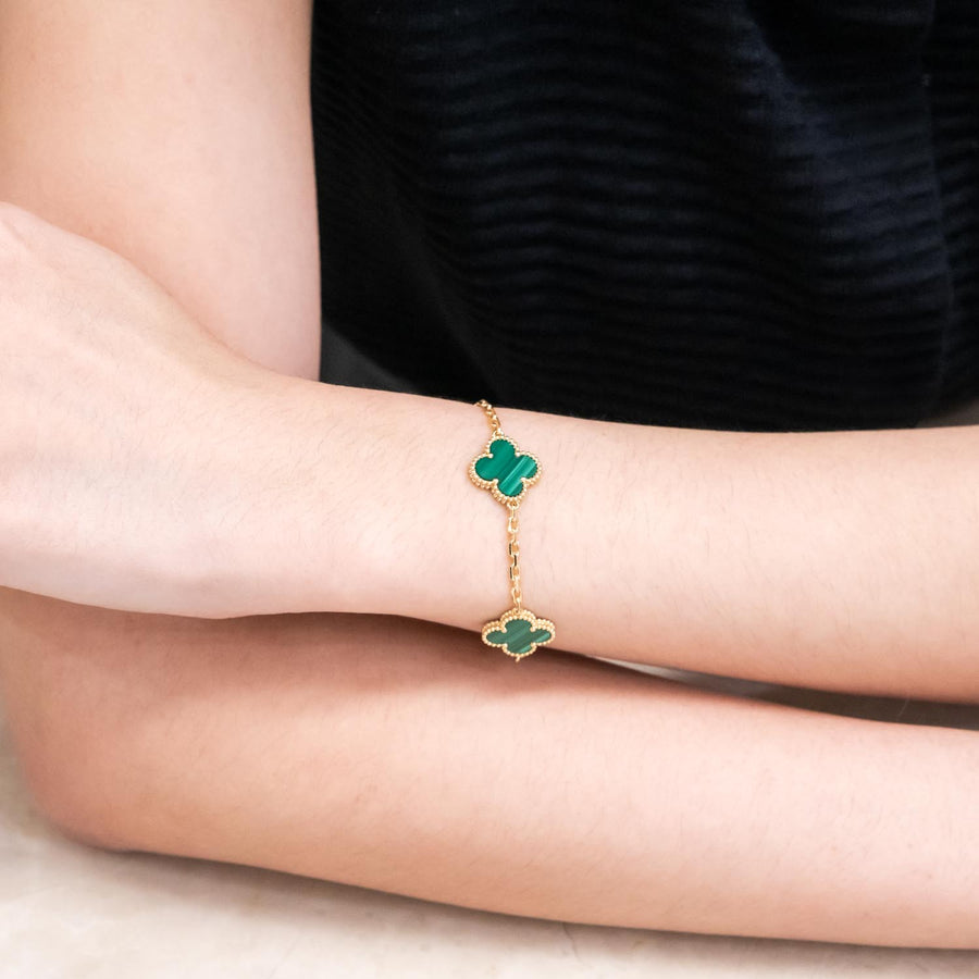 สร้อยข้อมือ Van Cleef & Arpels Vintage Alhambra Bracelet, 5 motifs, Malachite 18K Yellow Gold Size 18 cm.# (Used) #vrvab 7563