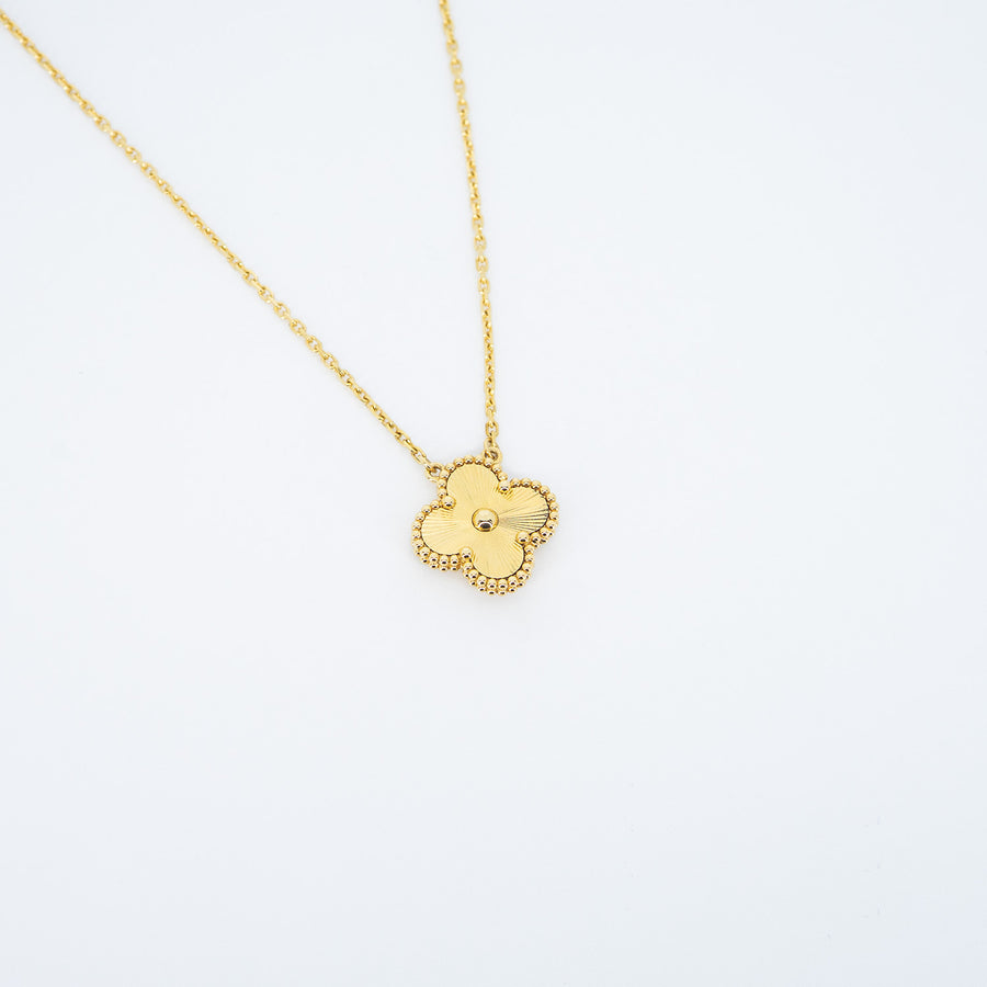 **Hold K.B'CE**สร้อยและจี้ Van Cleef & Arpels Vintage Alhambra Guilloche Pendant 18K Yellow Gold Size 37/41.5cm.# (Used) #vrvanl 7576