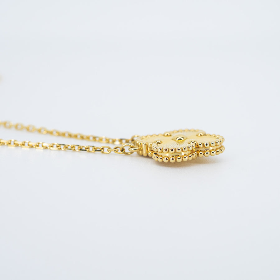 **Hold K.B'CE**สร้อยและจี้ Van Cleef & Arpels Vintage Alhambra Guilloche Pendant 18K Yellow Gold Size 37/41.5cm.# (Used) #vrvanl 7576